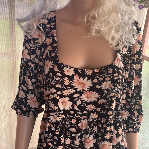 American Eagle Dress (S) Black & Peach Floral - Picture 2 of 6